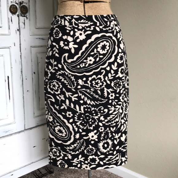 Boden Dresses & Skirts - Boden pencil skirt size 4L